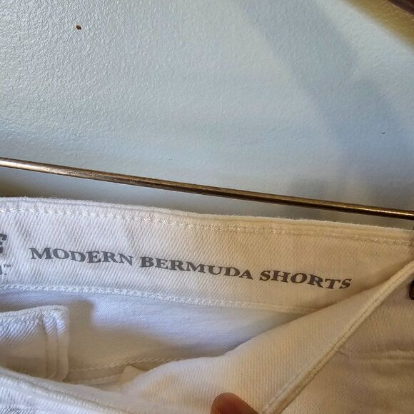 EUC SIGNATURE LEVI'S STRAUSS & CO. MODERN BERMUDA SHORTS SIZE 4 / SMALL - Picture 12 of 14